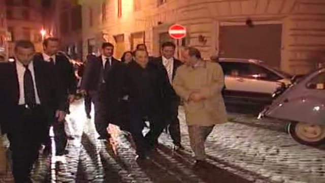 Berlusconi: ultimatum a dissidenti e affondo alle toghe