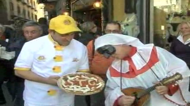 Napoli, festa della pizza in diretta con New York