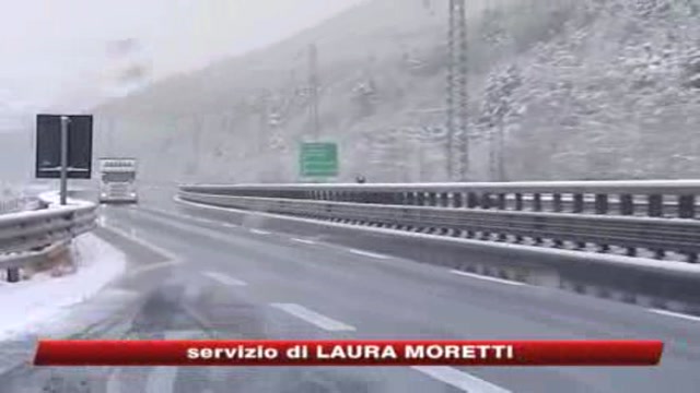 L'Italia nella morsa del gelo. Neve sulle autostrade