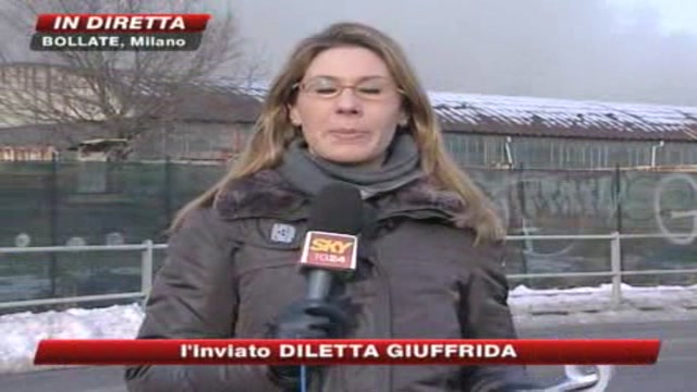 Milano, abitazioni evacuate per capannone in fiamme