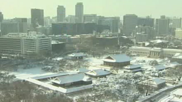 Seoul paralizzata dalla neve
