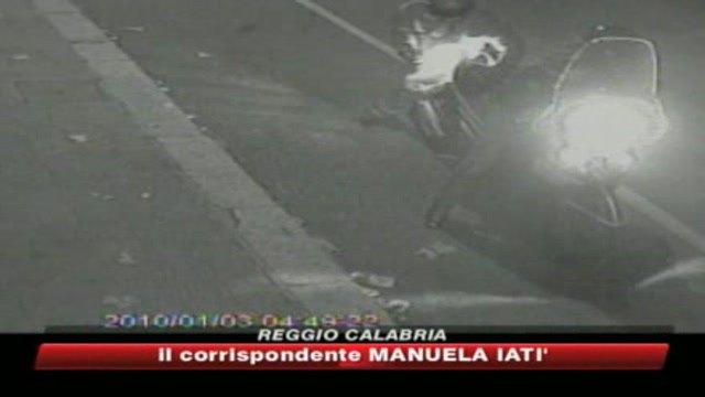 Bomba a Reggio, una donna nel video dell'attentato