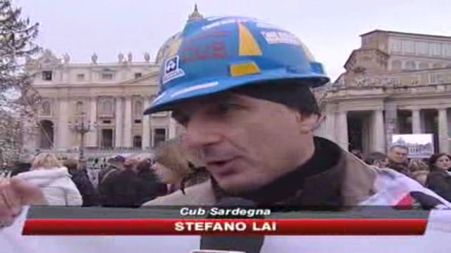 Alcoa, ancora proteste: uno striscione a San Pietro