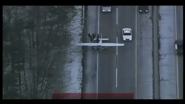 New Jersey, Piper atterra su autostrada, nessun ferito