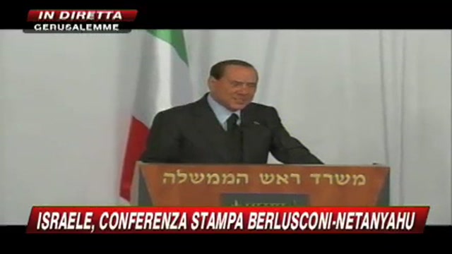 Berlusconi: Dell'umidità parliamone un'altra volta