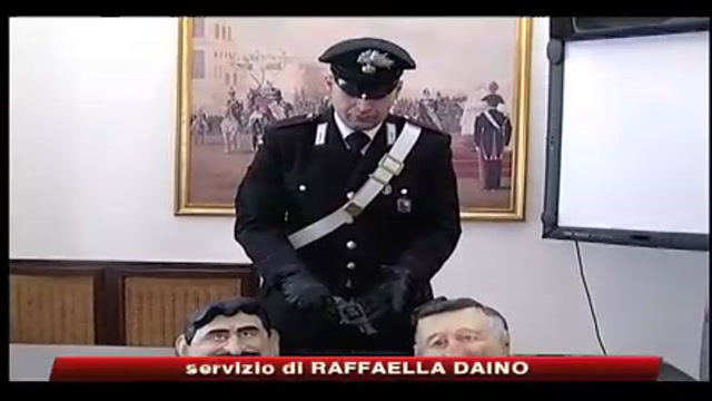 Roma, arrestati rapinatori con maschere di Fini e D'Alema