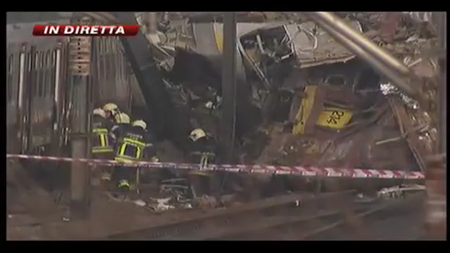 Scontro tra treni alla periferia della capitale, almeno 25 morti