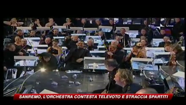 Sanremo, l'orchestra contesta televoto e straccia gli spartiti