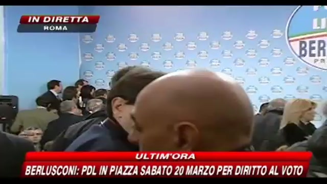 Conferenza stampa di Silvio Berlusconi sul caos liste:  Ignazio La Russa e il contestatore