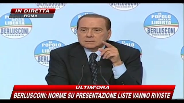 Berlusconi contestato durante la conferenza stampa