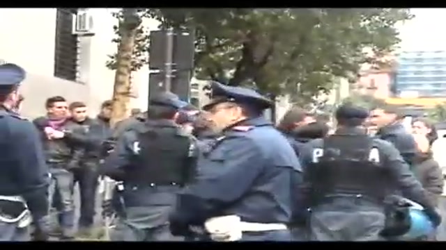 Boss dei Casalesi in cella, Polizia aggredita a Napoli