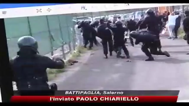 Video choc in uno stadio, carabiniere pestato a sangue