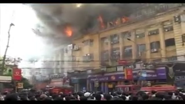 Incendio in un palazzo di Calcutta, almeno quattro morti