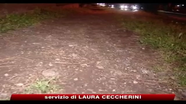 Roma, trovato corpo di una donna in strada: nessuna pista esclusa