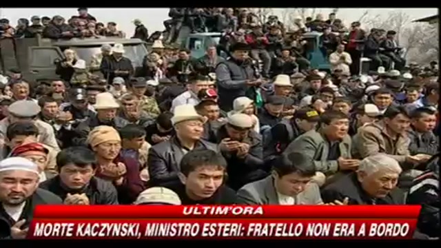 Kirghizistan, i funerali delle vittime degli scontri