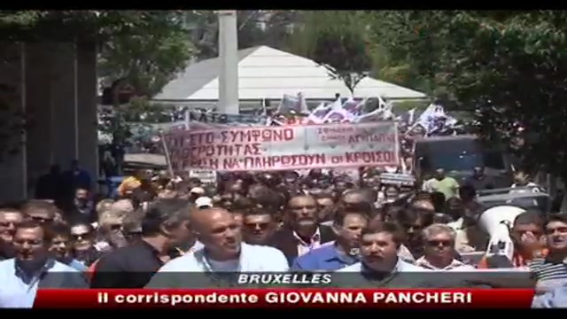 Grecia, dipendenti pubblici scioperano contro piano anti-crisi