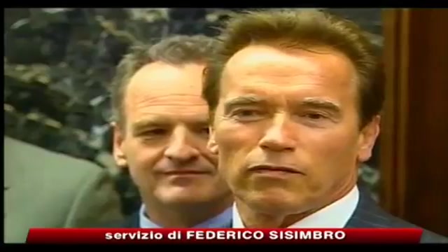 USA, Schwarzenegger: sì al fumo sulle spiagge californiane