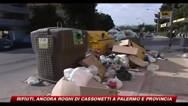 Rifiuti, ancora roghi di cassonetti a Palermo e provincia