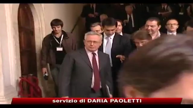 02-06-2010 - Berlusconi telefona a Ballarò per criticare i sondaggi