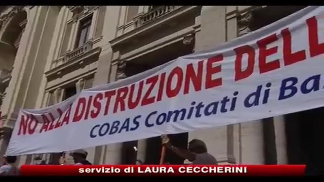 Scuola, manifestazione dei Cobas contro i tagli