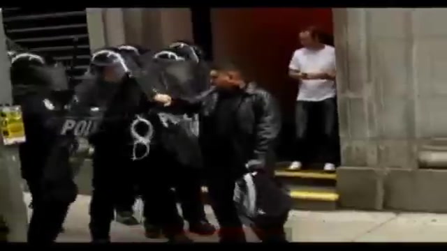 G8, scontri tra Black block e polizia a Toronto: 130 arresti