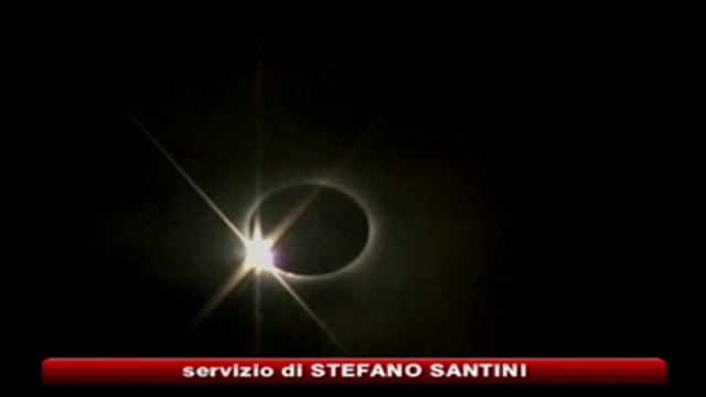 Eclissi record, nel pacifico 5 minuti di sole nero