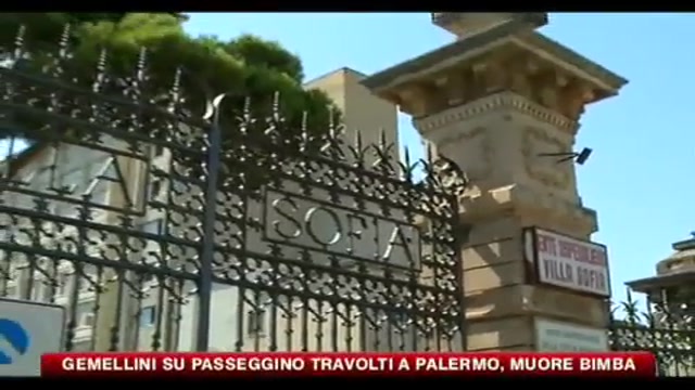 Gemellini su passeggino travolti a Palermo, muore bimba