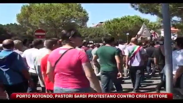 Porto Rotondo, pastori sardi protestano contro crisi settore