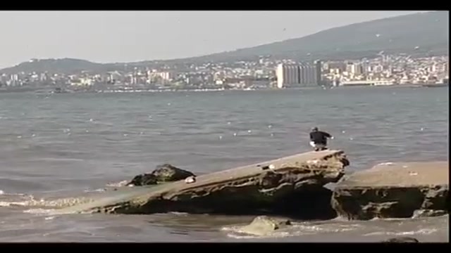 Spiagge-Discariche e mare inquinato, inchiesta choc a Napoli