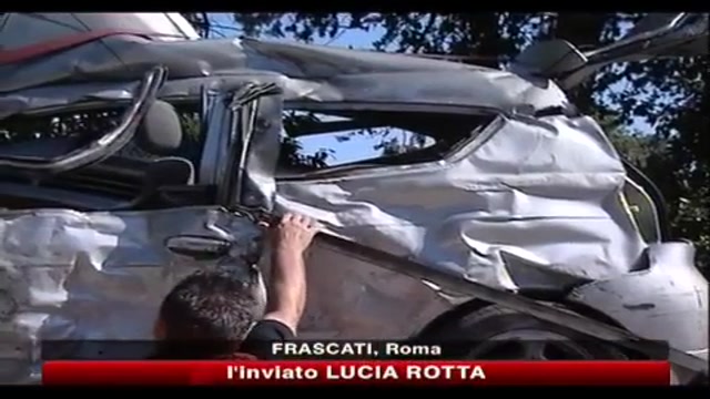 Auto contro un muro, tre giovani morti vicino a Roma