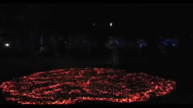 Bulgaria, il rituale della danza sui carboni ardenti