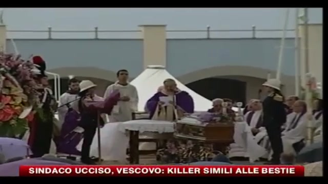Pollica, folla ai funerali del sindaco ucciso in un agguato