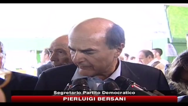 Bersani: Berlusconi fa prendere schiaffi all'Italia