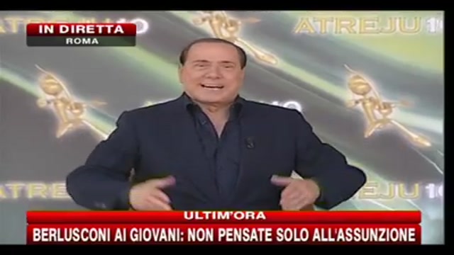 Berlusconi racconta una barzelletta su Hitler