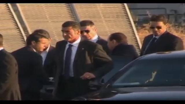 Atterraggio d'emergenza per l'aereo di stato con a bordo Berlusconi