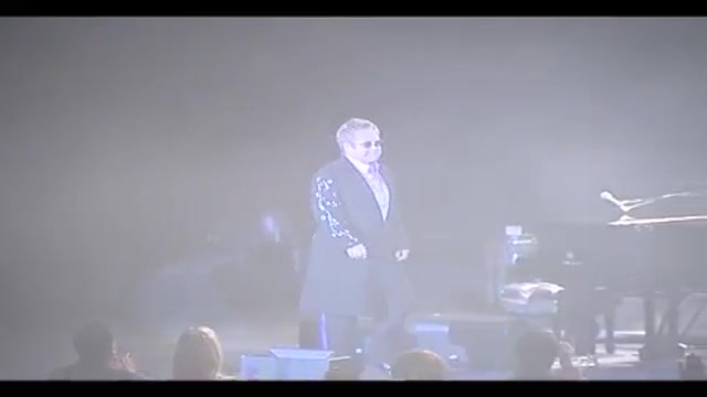 Elton John, sul palco con il percussionista Ray Cooper