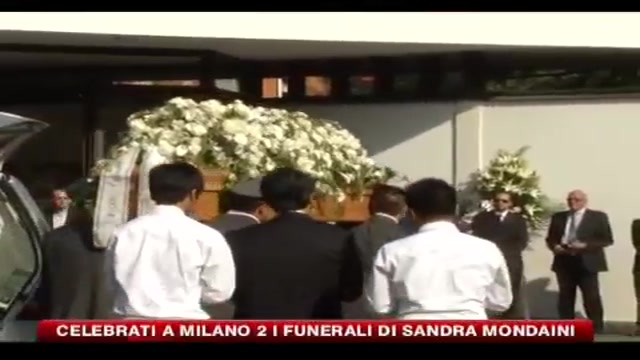 Celebrati a Milano 2 i funerali di Sandra Mondaini