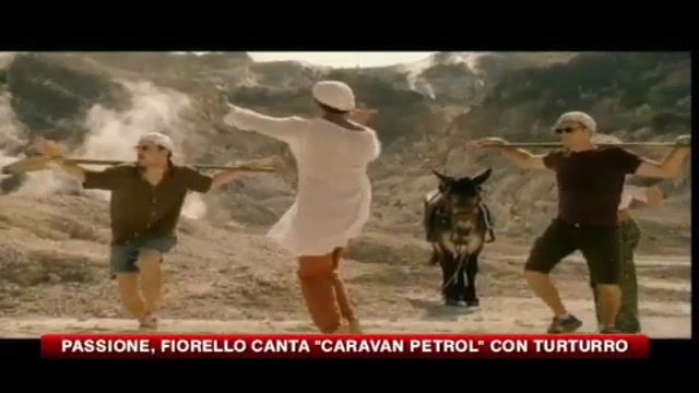 Passione, Fiorello canta Caravan Petrol con Turturro