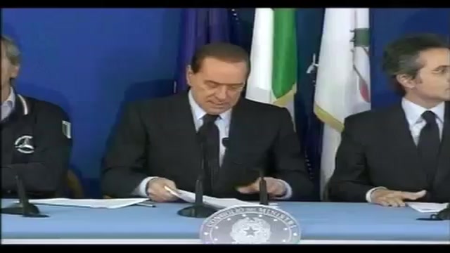 Rifiuti, Berlusconi tra 3 giorni Napoli sarà pulita