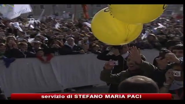 Il papa incontra 100.000 giovani in piazza San Pietro