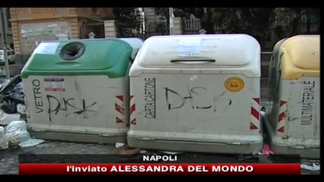 Emergenza rifiuti, nelle strade di Napoli ancora cumuli da smaltire