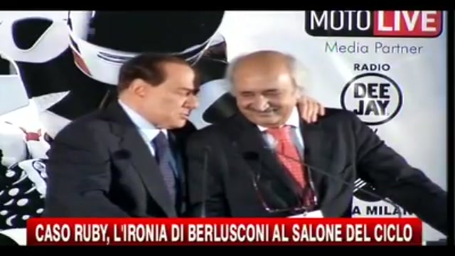 Berlusconi: Meglio appassionati di belle ragazze che gay
