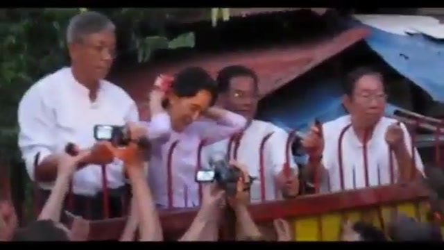 San Suu Kyi, nuove immagini dopo la liberazione