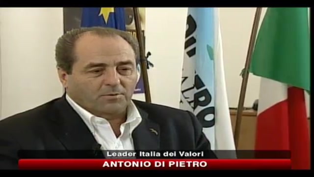 Di Pietro: Berlusconi tira a campare, verficare maggioranza
