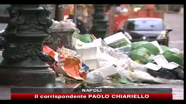 Caos rifiuti a Napoli, allarme per i rischi igienico-sanitari