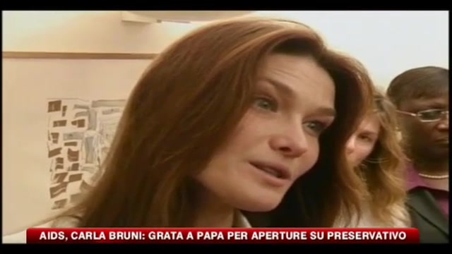 AIDS, Carla Bruni: grata al papa per aperture sul preservativo