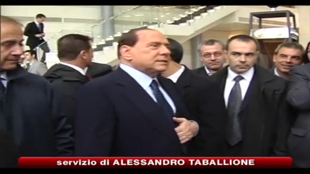 Berlusconi: non lascio italia ad ammucchiata di attempati