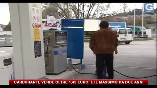 Carburanti, verde oltre 1,45 euro: è il massimo di due anni