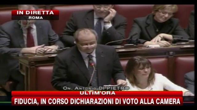 L'intervento Di Pietro alla Camera: Berlusconi è arrivato al capolinea