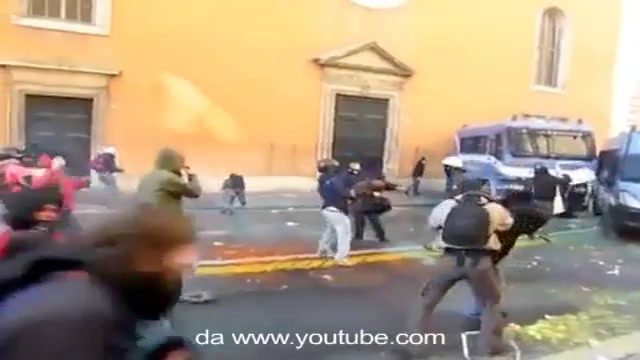 1 - B-day: scontri a Roma